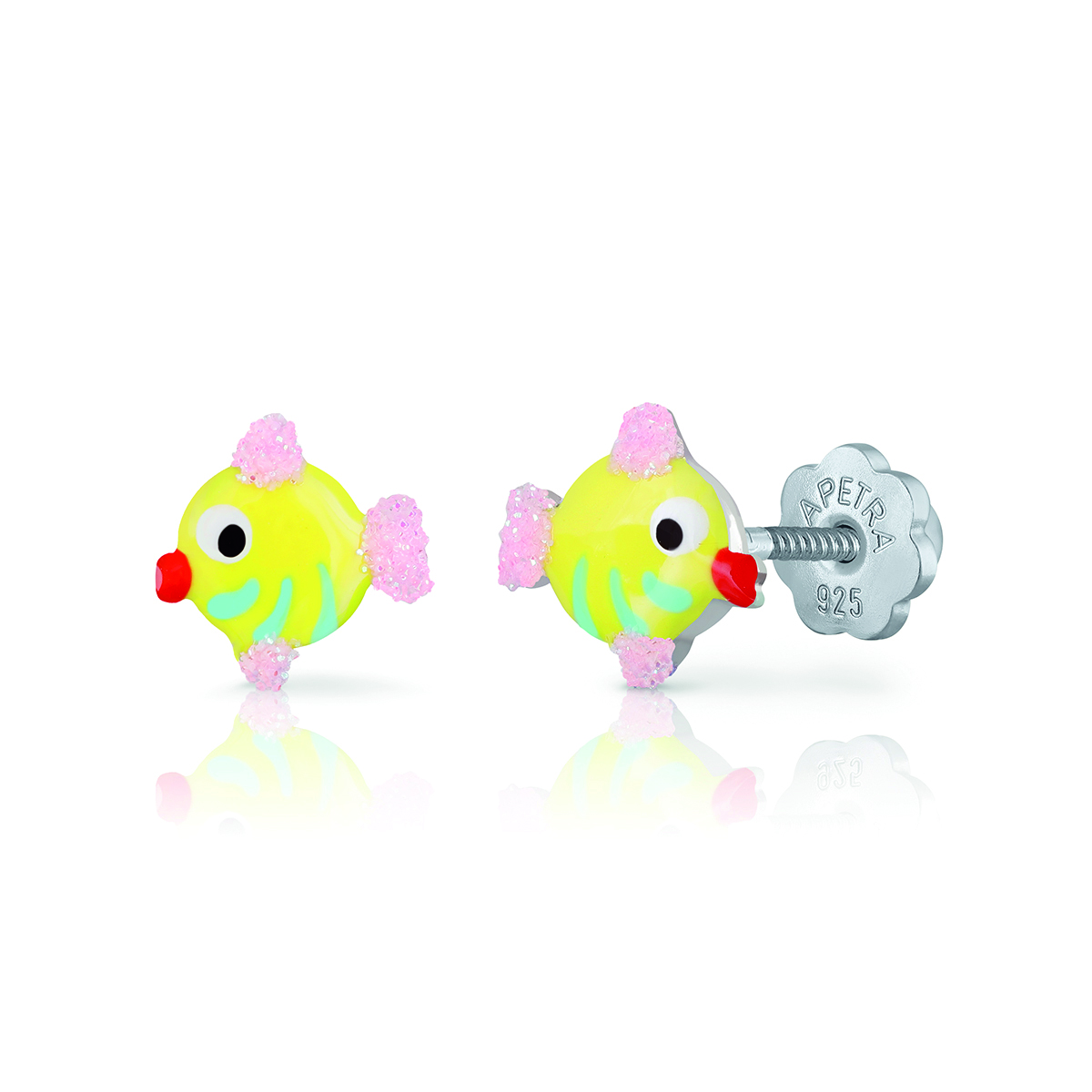 Van deze vis van Lapetra word je direct vrolijk! De oorknopjes zijn gemaakt van 925 sterling zilver en hebben een comfortabele schroefsluiting. Deze kan je stevig vastdraaien waardoor je de oorknopjes niet verliest. Handig hé?

Lapetra kindersieraden
Lapetra is het nieuwste handgemaakte, zilver gerhodineerde sieradenmerk voor jonge meiden. De opvallende oorknopjes met unieke designs zijn voorzien van een schroefsluiting; deze draait stevig vast. Hierdoor verliezen ze de oorknopjes niet en kunnen ze deze zelfs comfortabel inhouden bij het slapen. Bij alle sieraden ontvang je een metalen blikje: een feestje om te geven én te krijgen!

Specificaties
  - LPOS0169
  - Oorknopjes
  - 925 sterling zilver
  - Afmeting: 0,8 x 0,8 cm