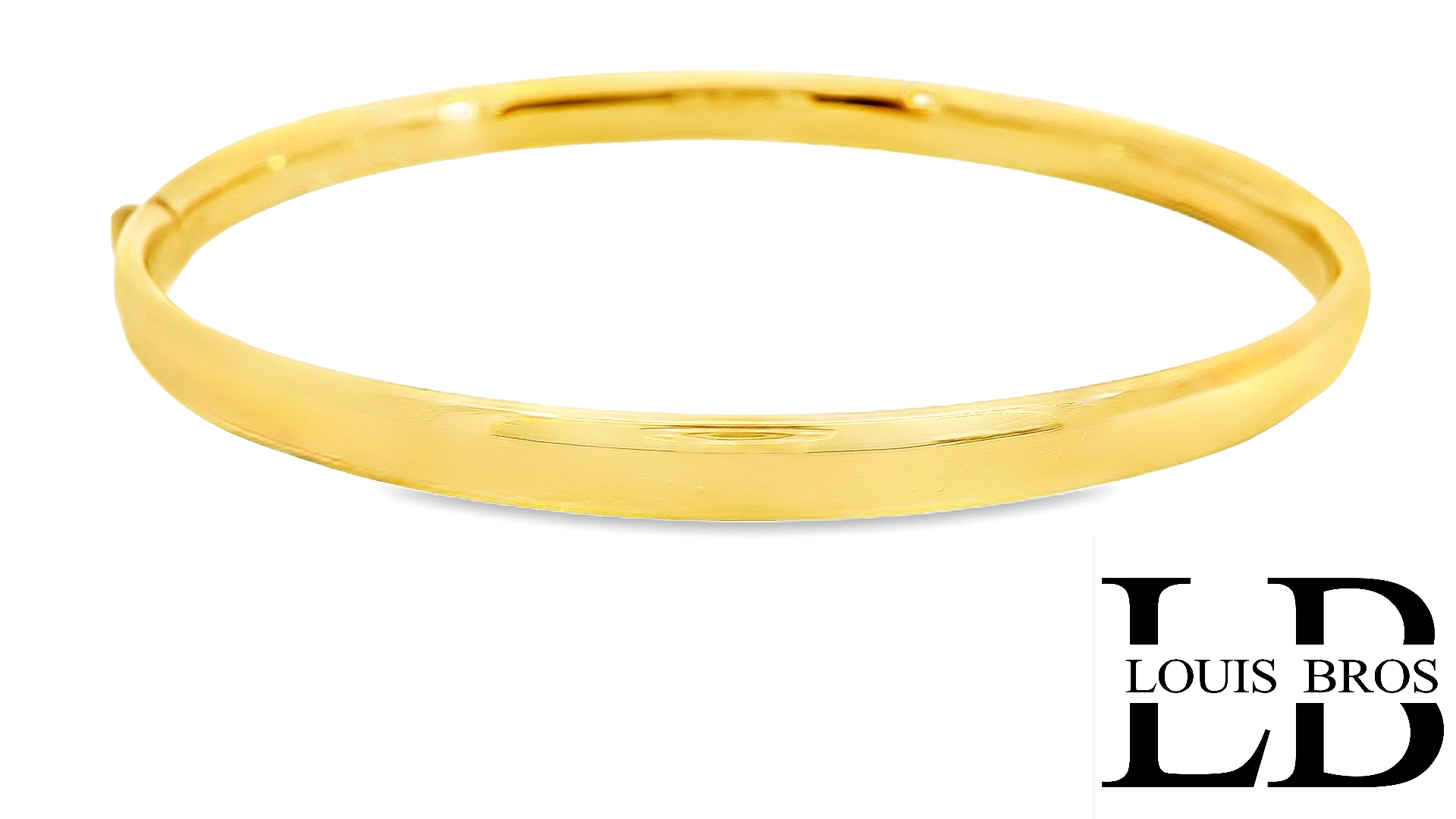 Deze prachtige 18-karaat geelgouden bangle (10.15 gr) straalt pure eenvoud en luxe uit. Met zijn gladde, gepolijste afwerking vangt hij het licht op een betoverende manier, waardoor een stralende glans ontstaat die elke look verrijkt. Het minimalistische en verfijnde design maakt deze armband een tijdloos sieraad dat moeiteloos past bij elke stijl, van klassiek tot modern.
Gemaakt van hoogwaardig 18-karaat goud, biedt deze bangle niet alleen een luxueuze uitstraling, maar ook duurzaamheid en comfort voor dagelijks gebruik. Draag hem solo voor een subtiele elegantie of combineer hem met andere sieraden voor een gelaagde, chique look.
Een perfecte keuze voor wie op zoek is naar een stijlvol en tijdloos accessoire. 