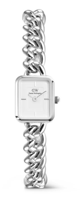 Wat krijg je wanneer je een elegant sieradensieraad combineert met hoogwaardig vakmanschap van horloges? De Jolie kettinghorloge — een tijdloze mix van het Quadro mini horlogekopje en een kettingsieraad armband. De kleine horlogekop integreert naadloos met de grove ketting, waardoor een functioneel maar decoratief stuk ontstaat. Verstelbare kettingschakels zorgen voor een perfecte pasvorm voor elke polsmaat. Gemaakt als één stuk, heeft de ketting een vouwsluiting en verwijderbare schakels voor soepele integratie en maat veelzijdigheid.