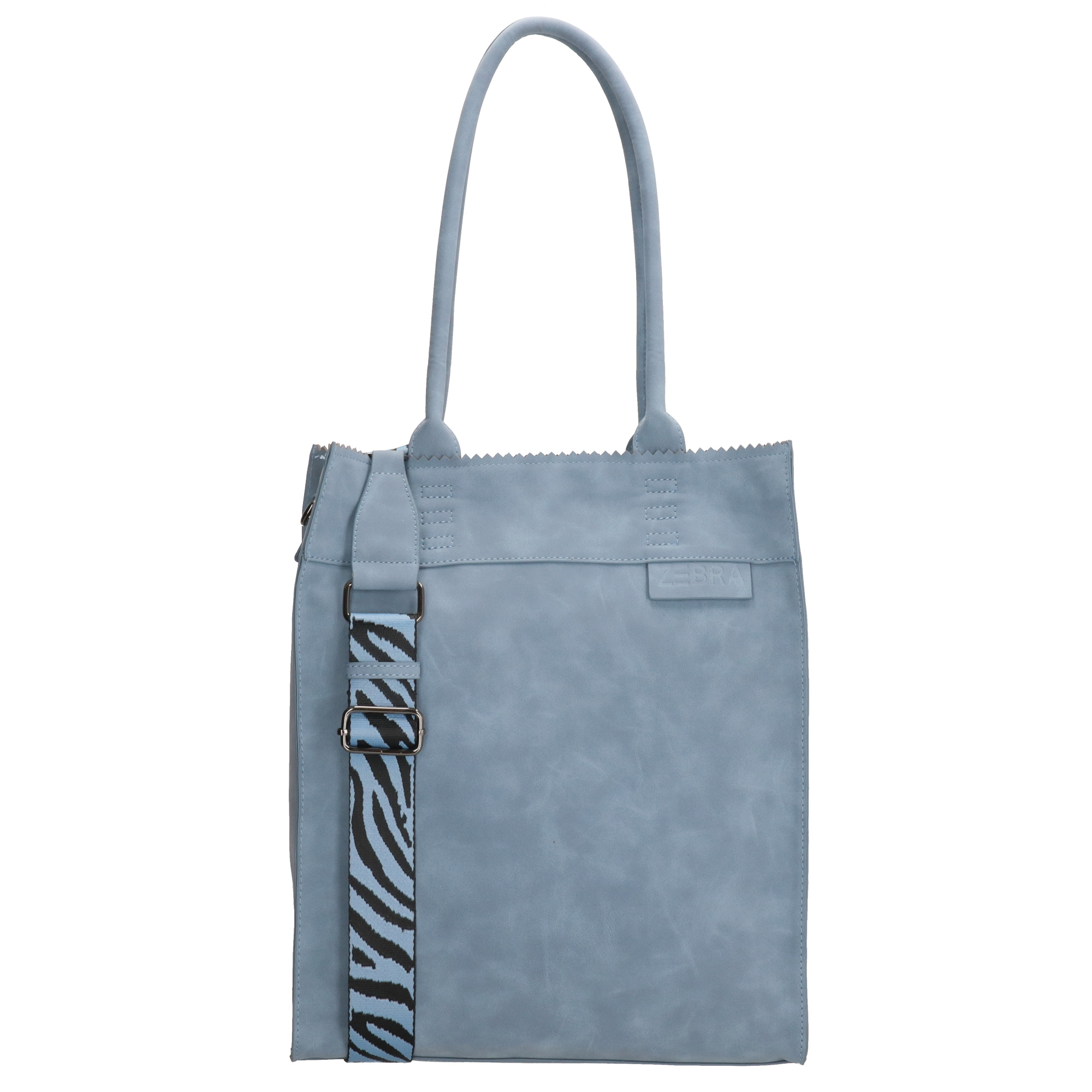 Toffe shopper alert! Kijk eens naar deze toffe Merel shopper van het merk Zebra! De schouderband met zebraprint geeft de tas een unieke look. Zo stijl jij 'm weer net even anders af! Het hoofdvak van de tas sluit door middel van een ritssluiting, je kunt je spullen dus met een gerust hart kwijt in de tas. Naast de schouderband met print heeft de tas ook nog een dubbel handvat. Hoe draag jij deze mooie tas? 

De eigenschappen van deze shopper zijn:

Hoofdvak met ritssluiting
Dubbel handvat
Afneembare schouderband met print 