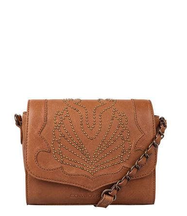 De Cowboysbag Minibag Puget is een stijlvolle schoudertas, ideaal voor dagelijks gebruik. Het compacte formaat biedt voldoende ruimte voor je essentiële items. Draag hem comfortabel over de schouder voor een casual look of stijlvol crossbody voor wat meer flair. Perfect voor elke gelegenheid waarbij je praktische elegantie wilt uitstralen.