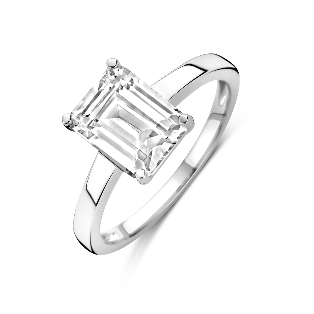Gerhodineerd 925 zilveren ring uitgevoerd met zirkonia. De ring heeft een afmeting van 9x7mm.