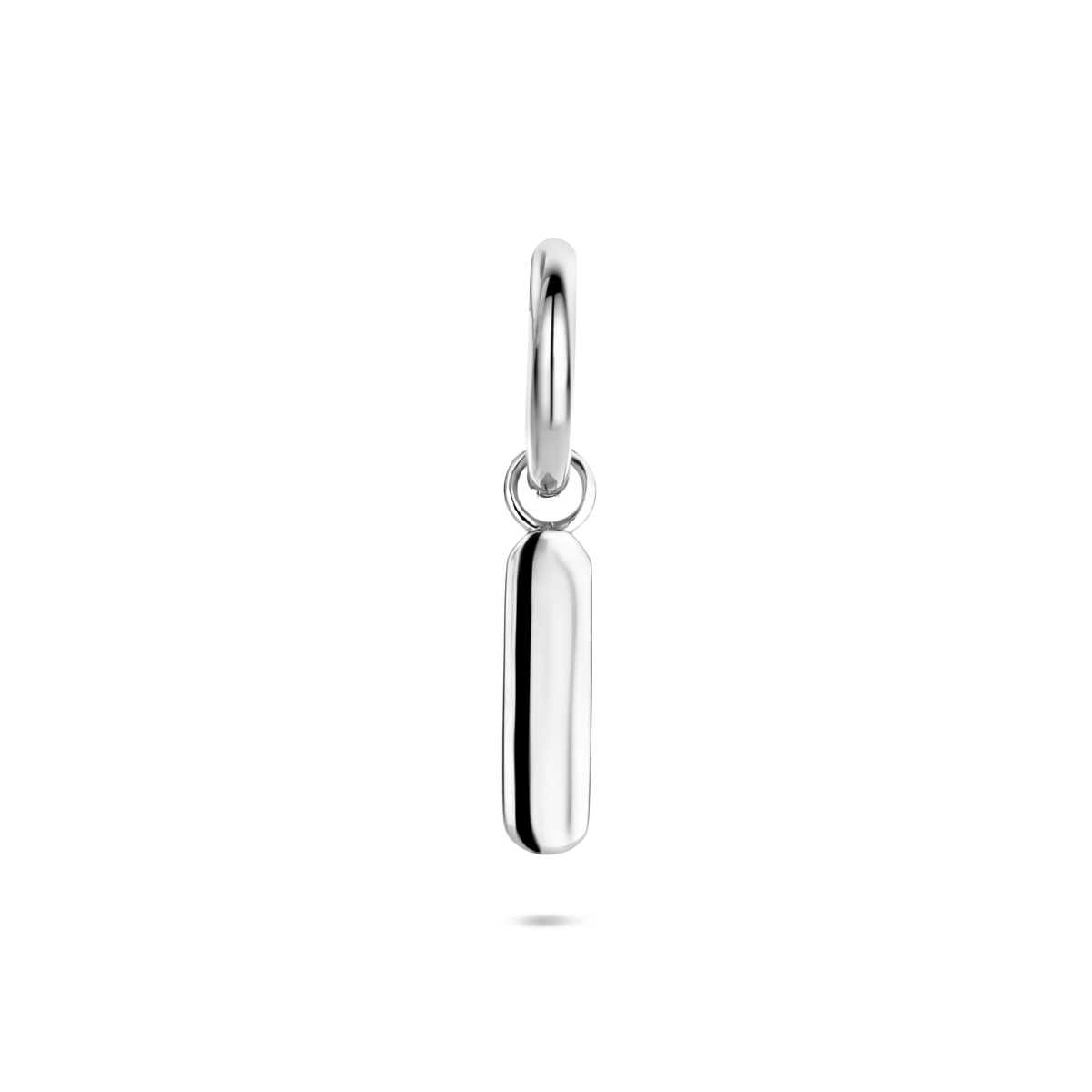 Gerhodineerd 925 zilveren oorring met een afmeting van 13x2mm. Deze oorring wordt per stuk verkocht.