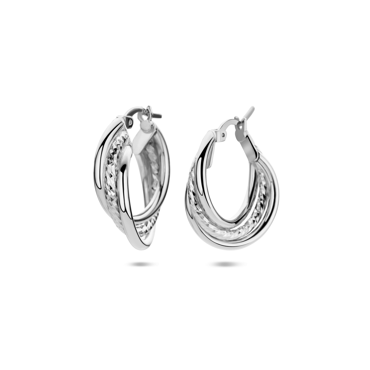 Gerhodineerd 925 zilveren oorringen met een afmeting van 23,5x6mm.
