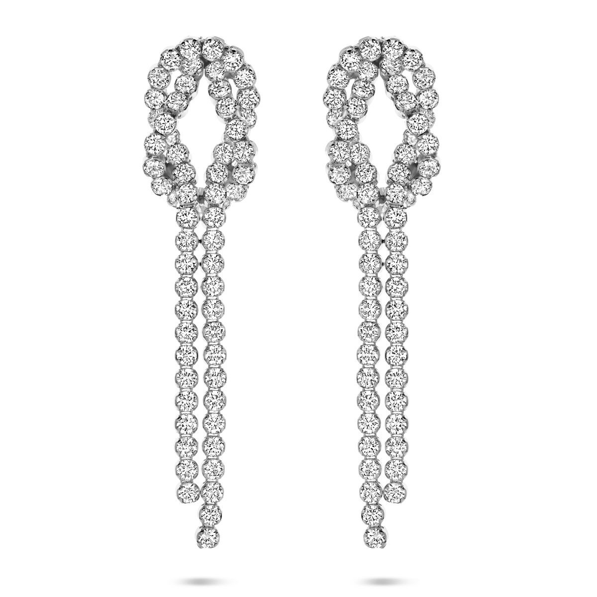 Gerhodineerd 925 zilveren oorhangers uitgevoerd met zirkonia. De oorhangers hebben een totale hoogte van 53mm.