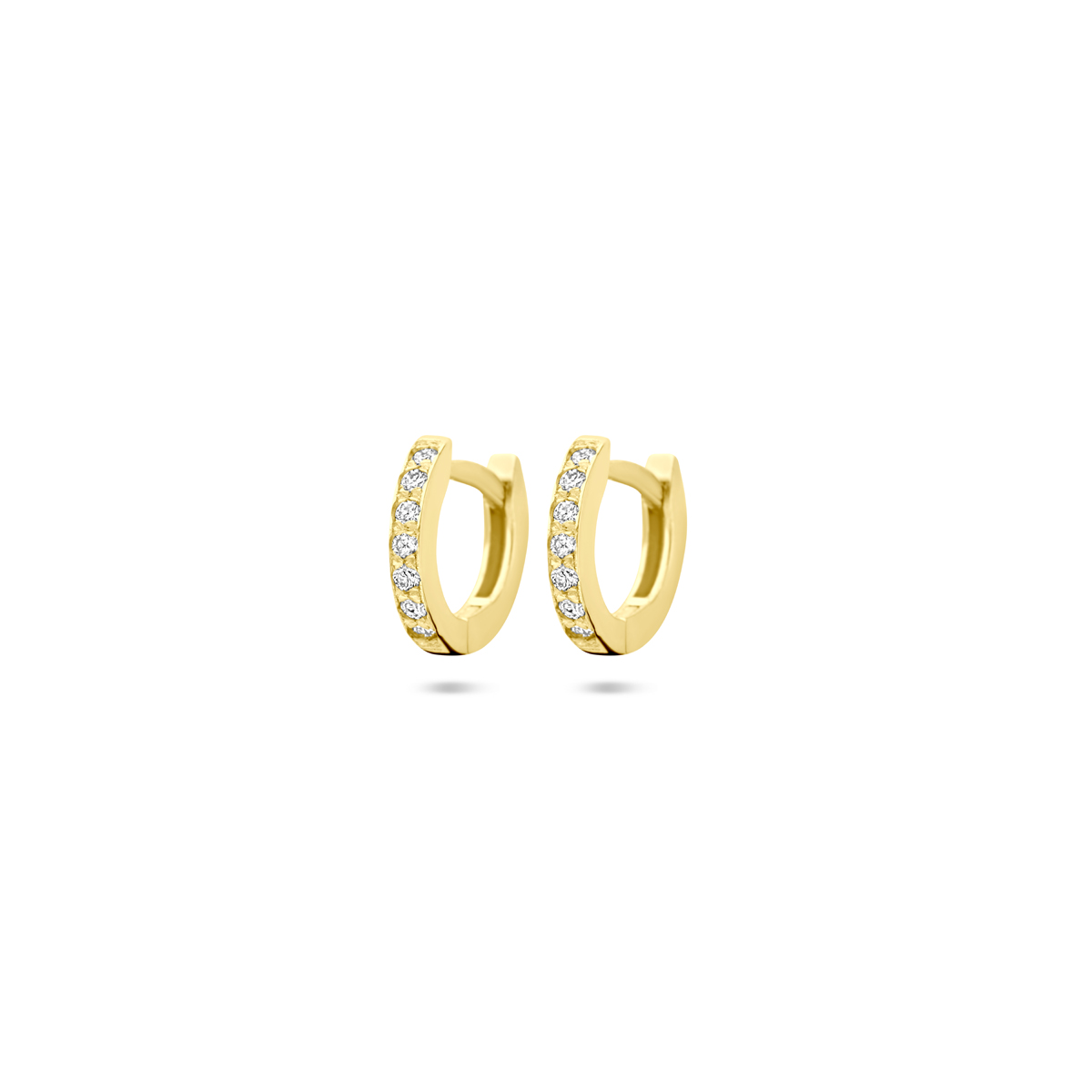 14k Geelgouden klapoorringen met diamant. De klapoorringen hebben een afmeting van 10x1,5mm. het totale diamantgewicht is 0.10ct.
