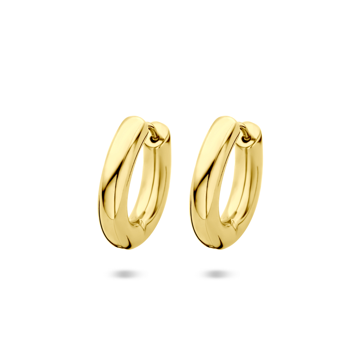 Stalen klapoorringen met een afmeting van 20x4mm. De klapoorringen hebben een geel gekleurde ion plating.