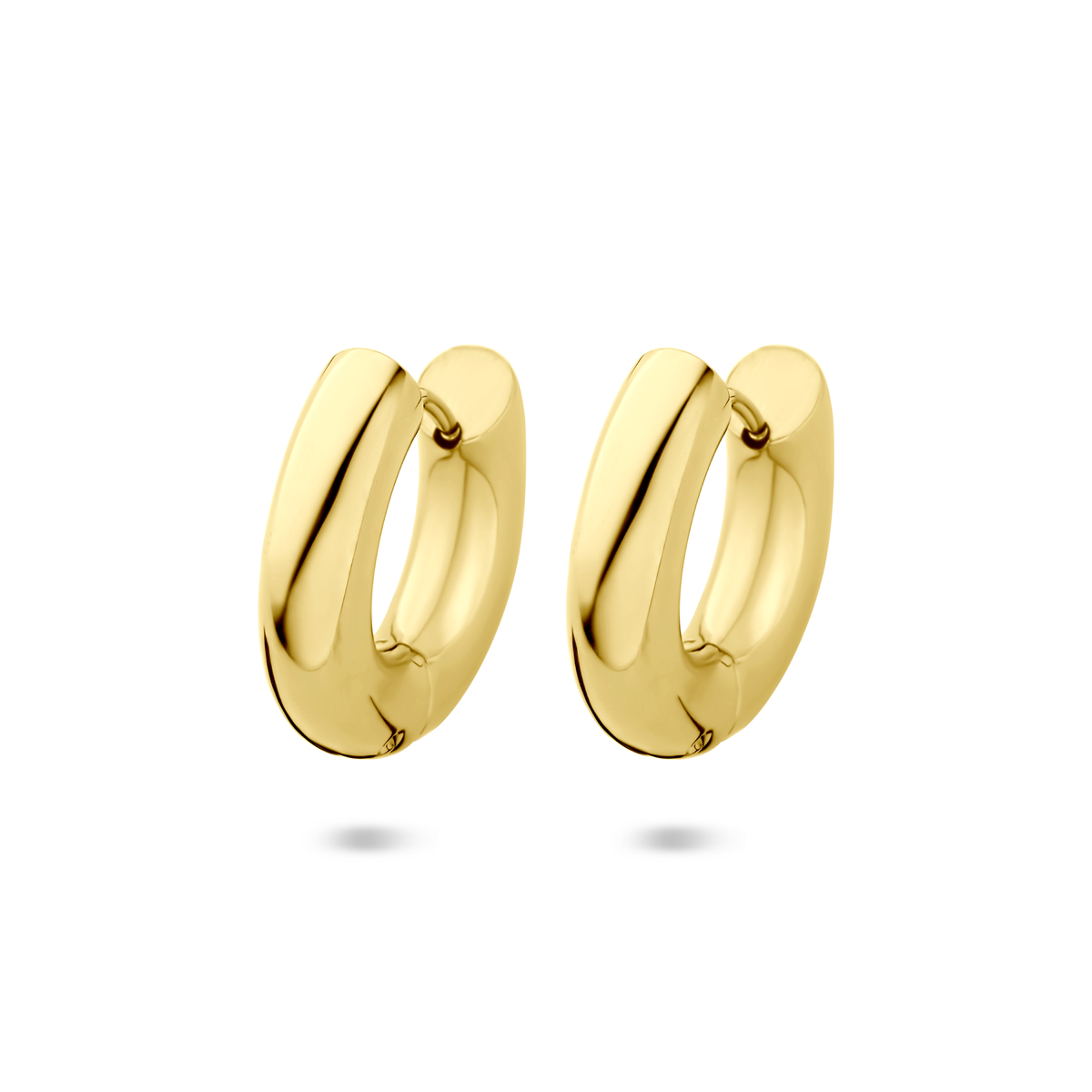 Stalen klapoorringen met een afmeting van 20x5mm. De klapoorringen hebben een geel gekleurde ion plating.