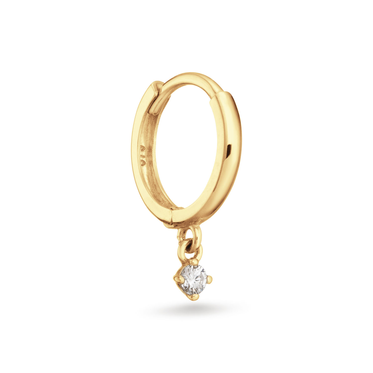 Deze Single gladde oorring bevat een sprankelende witte topaas edelsteen. Draag met andere Jackie Single oorsieraden en ga voor de ultieme Jackie earparty!

Hidden Gems of the Rivièra
Elke creatie in de Hidden Gems of the Rivièra collectie is een ode aan de onmiskenbare charme van de Rivièra. Handgemaakt van 14 karaat goud en verrijkt met echte edelstenen. De sieraden brengen de magische sfeer van de Côte d'Azur tot leven in jouw look! 

Het merk 
Jackie is hét 14 karaat gouden on trend sieradenmerk. De collecties zijn geïnspireerd op de reizen die ik maak, van stedentrips tot exotische oorden. Elk gouden sieraad is helemaal van nu, handgemaakt door Europese goudsmeden en vervaardigd van overwegend gerecycled goud met echte edelstenen en zoetwaterparels. Elke collectie is dan ook met veel liefde en passie samengesteld. Mijn Jackie sieraden zijn de perfecte finishing touch voor iedere outfit!

Specificaties
- Hoop
- Materiaal: 14 Karaat - Geelgoud - 585
- Shing Star White Topaz Single Hoop
- Totale lengte: 10mm
