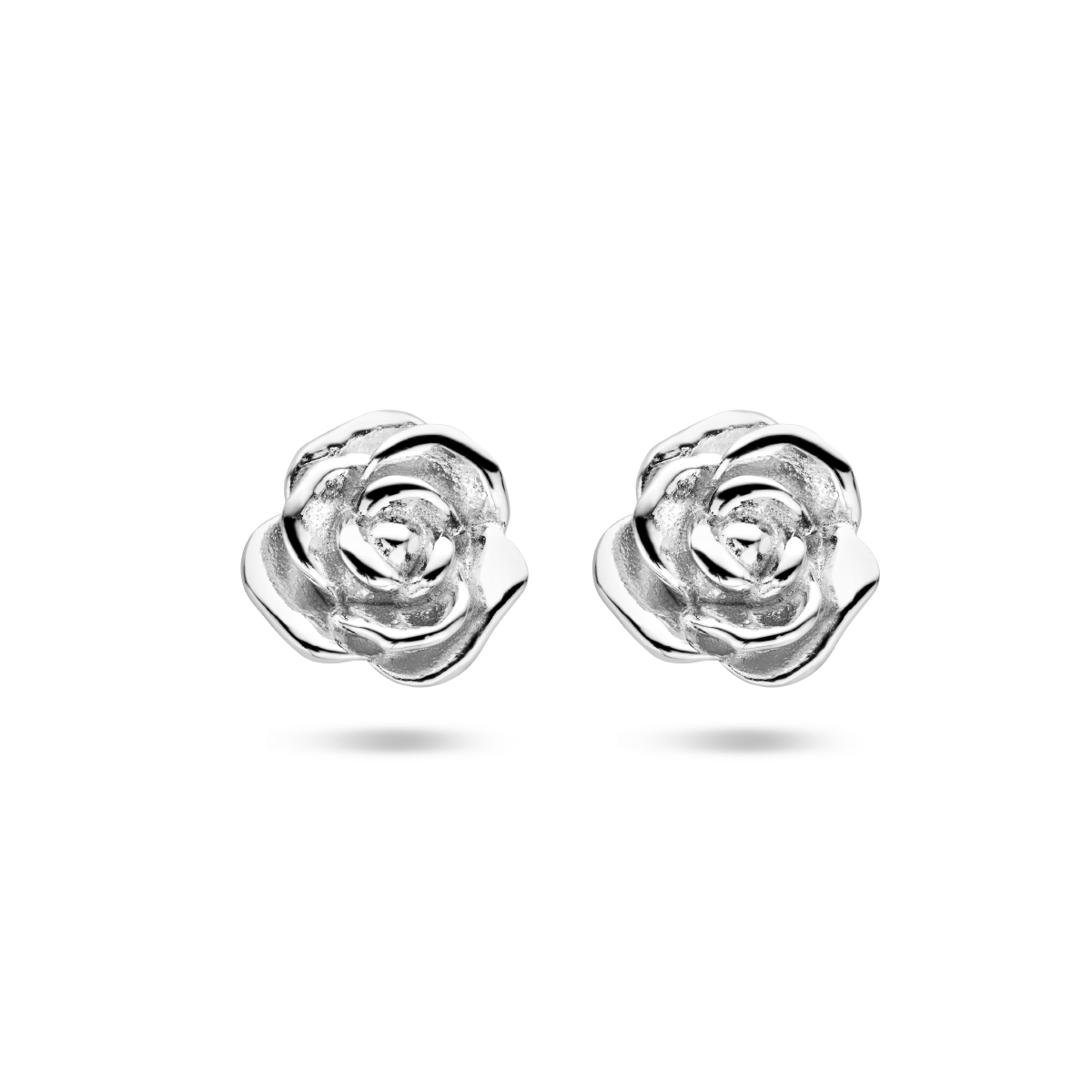 Gerhodineerd 925 zilveren oorknoppen in de vorm van een roos. De oorknoppen hebben een diameter van 8mm.