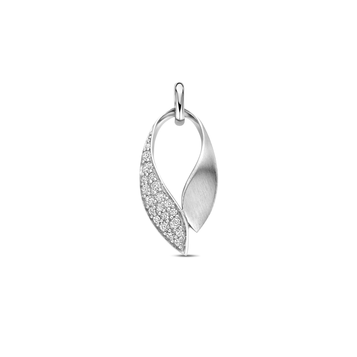 Gerhodineerd 925 zilveren hanger met zirkonia. De hanger heeft een totale hoogte van 22mm.