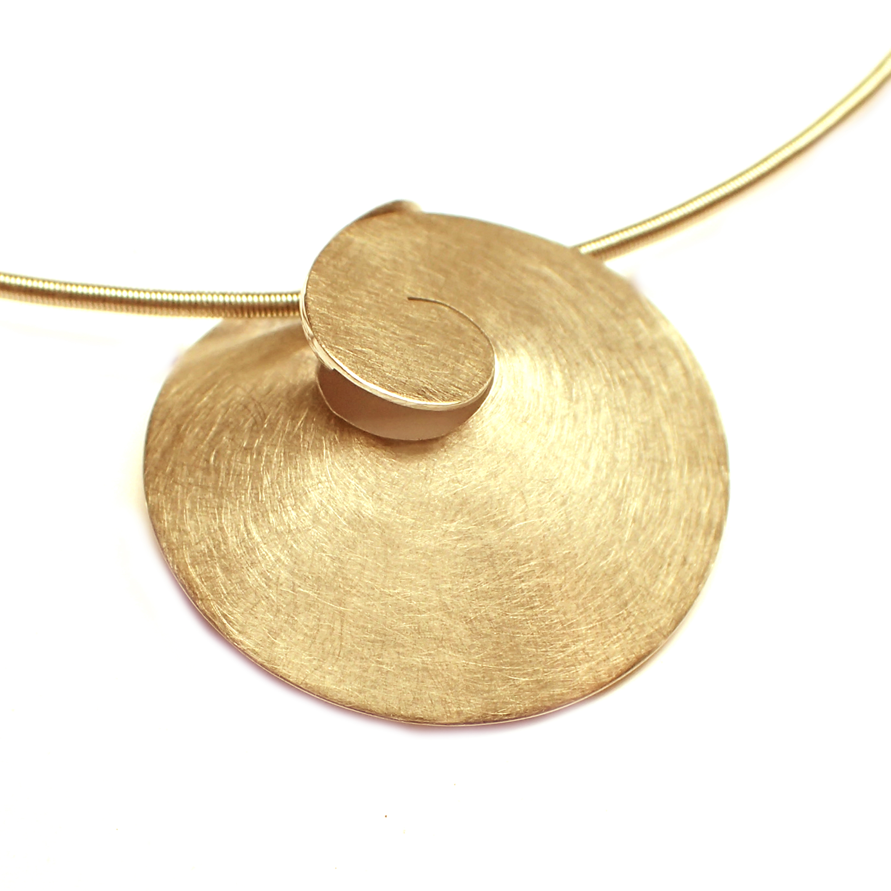 Een 18 krt geelgouden hanger Cardillac model Clam.
