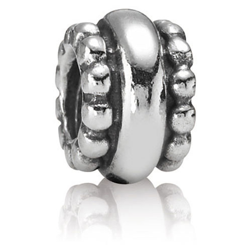 Deze twee zijn bijna het omgekeerde van de Silver Row Dots-bedel en zijn fantastisch als ze als patroonkralen op elke armband worden gecombineerd. Het ziet er ook geweldig uit als afstandhouder tussen Murano-glaskralen.