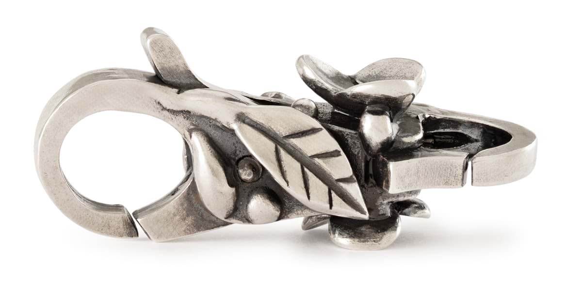 De Trollbeads Slot TAGLO-BRUMSET1 is een verfijnde hanger in de categorie juwelen. Combineer deze prachtige hanger met jouw favoriete ketting of armband voor een elegante uitstraling. Draag het als een opvallend sieraad om jouw persoonlijke stijl extra glans te geven en voeg een vleugje luxe toe aan elke outfit. Perfect voor elke gelegenheid!