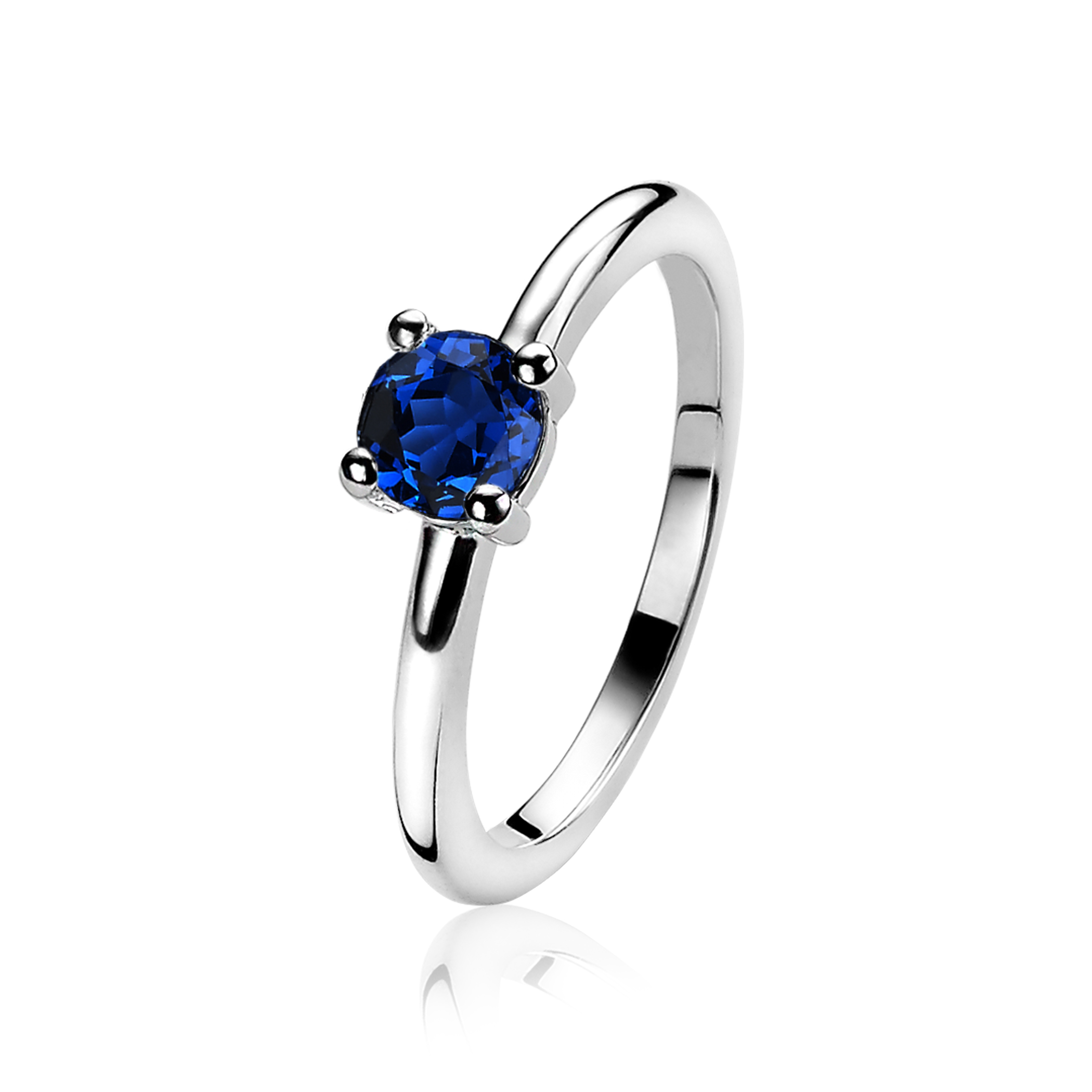 ZINZI zilveren gladde aanschuifring met een ronde donkerblauwe kleursteen [5mm] gezet door 4 pootjes in chaton zetting. Gemakkelijk te combineren met andere zilveren Zinzi aanschuifringen. Mix & match! De ring is vervaardigd van eerste gehalte zilver (925) en met extra rodiumlaag voor mooie glans.