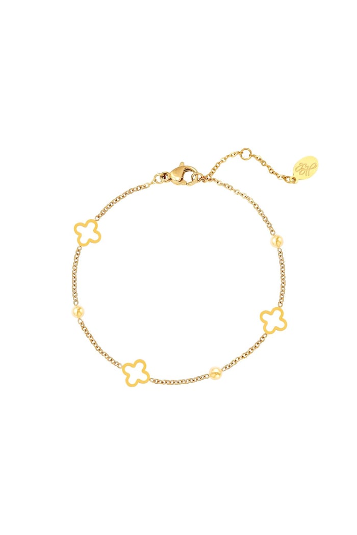 Bracelet with open clovers.