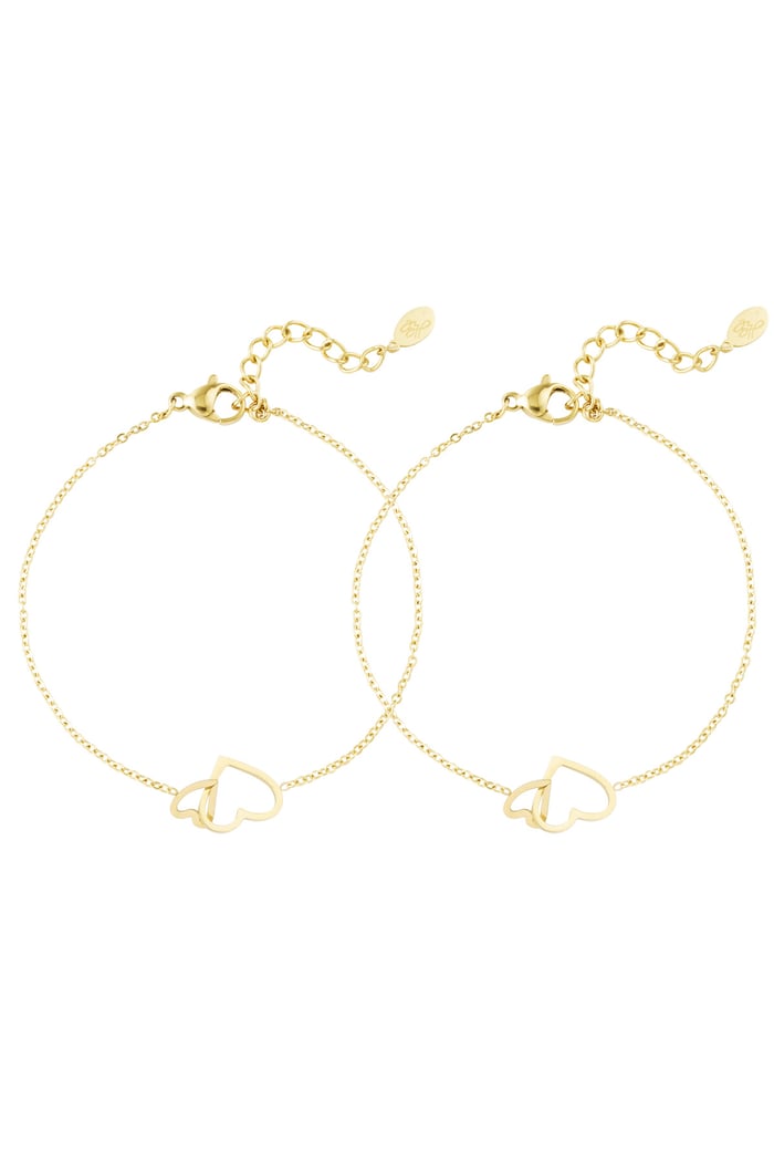 Made of stainless steel, so it won't discolour!
The bracelet is 16 cm long & is adjustable by 3 cm