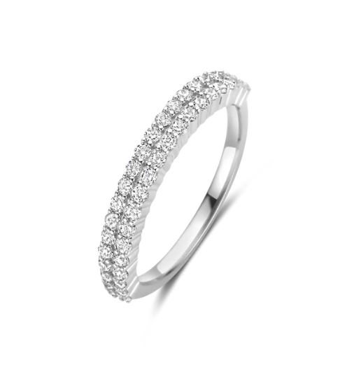 Ontdek de perfecte basic met deze TI SENTO zilveren ring 12366ZI, een minimalistisch ontwerp dat tijdloze elegantie uitstraalt. Vervaardigd uit hoogwaardig 925 zilver en platinakleurig voor een blijvende schittering, heeft de ring twee parallelle rijen kleine zirkonia stenen. Elke steen is zorgvuldig bevestigd in een prongzetting, wat zorgt voor een nette en verfijnde uitstraling. Deze ingetogen ring is een veelzijdige essential, die precies de juiste hoeveelheid schittering toevoegt aan elke outfit. Of de ring nu solo wordt gedragen voor een subtiele statement of gecombineerd met andere TI SENTO ringen voor een gelaagde look, het is het ideale alledaagse accessoire.