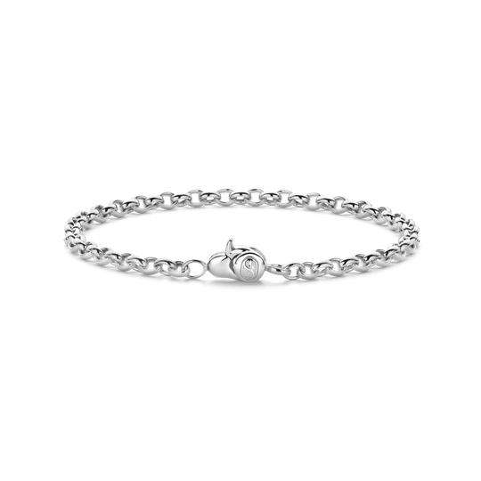De TI SENTO armband 23068SI belichaamt tijdloze verfijning en is een perfecte combinatie van elegantie en veelzijdigheid. Deze armband toont zorgvuldig vervaardigde sterling zilveren schakels, die samen een klassiek kettingontwerp vormen dat ingetogen glamour uitstraalt. De stralende platina-vergulding benadrukt de eigentijdse aantrekkingskracht, waardoor het een chique aanvulling is op elke sieradencollectie.