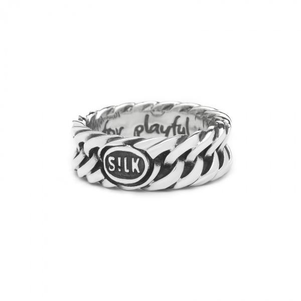 Product detailsDeze zilveren ring heeft een geschakelde structuur. De handgemaakte ring valt erg goed te combineren met een van de armbanden van dezelfde structuur en is zowel bedoeld voor mannen als voor vrouwen.  Alle SILK sieraden zijn massief en handgemaakt uit 925 sterling zilver.
Breedte: 7 mm