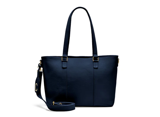 Heb je een hippe werktas nodig voor school of werk? Met de Chabo Small Business Bag ga jij fashionable de deur uit, met genoeg ruimte voor je laptop!

De ruime werktas voor dames is gemaakt van stevig leer en heeft een opvallende hanger met een gouden ‘C’. Daarnaast heeft de leren werktas een extra ritsvak aan de achterkant. De binnenkant bevat een padded laptopvlak waar een 15.6 inch laptop in past. Perfect voor werk of school!

Ook bevindt zich aan beide zijden een extra insteekvak. Deze ruime werktas biedt dus echt alle ruimte die je nodig hebt om al je spullen op te bergen.

De leren werktas voor dames is voorzien van prachtige, goudkleurige hardware, wat de werktas een chique look geeft. Met de ruime schouderbanden en een lang, verstelbaar hengsel kun je de werktas niet alleen als schoudertas dragen, maar ook als crossbody.

Onze Chabo laptoptas is 
SIZE: 48 x 31 x 15 cm