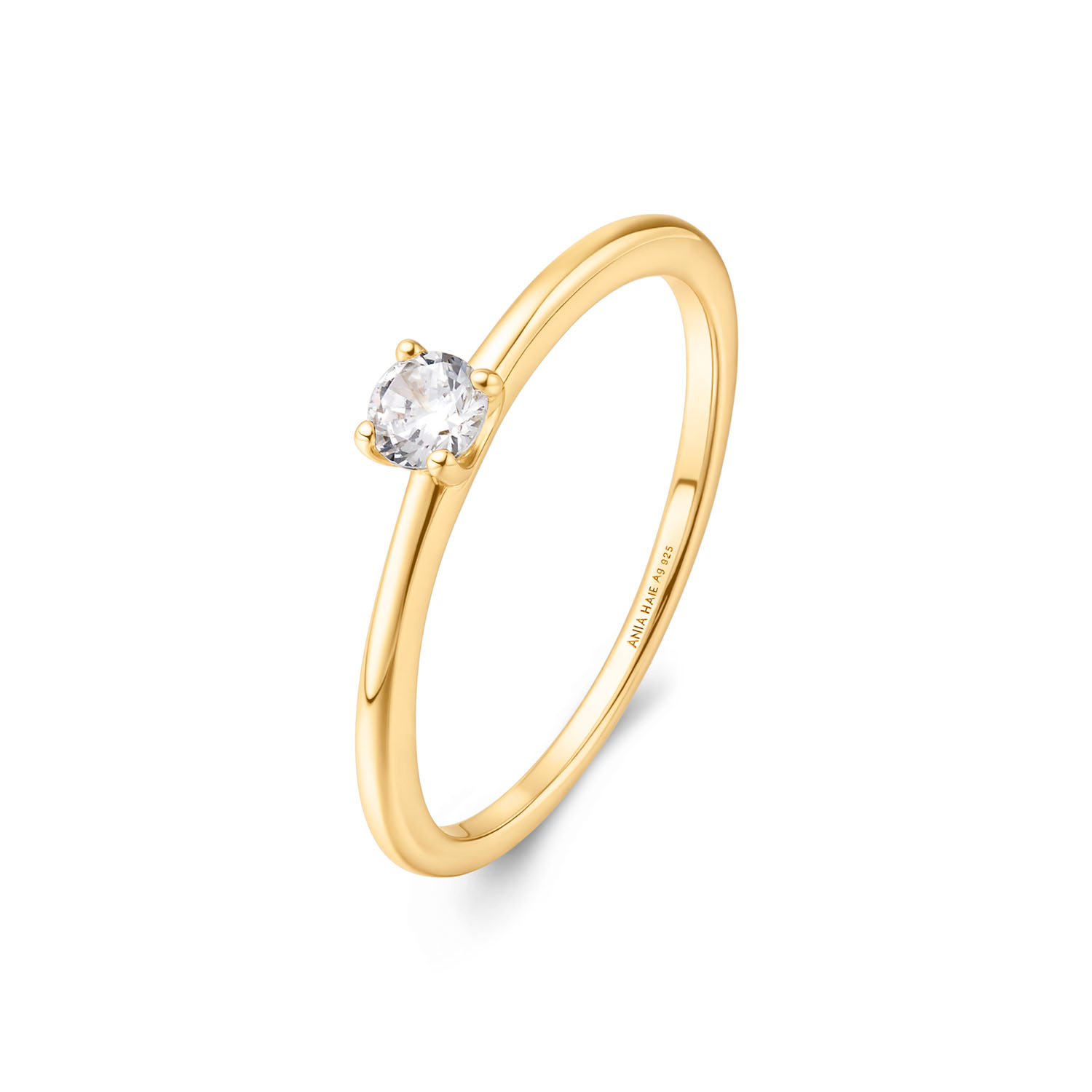 Verhoog je stijl met de smalle stapelring. Deze smalle en veelzijdige ring heeft een zirkonia als middelpunt, waardoor hij perfect is om elke dag te dragen. Mix en match hem met andere sieraden om een opvallende en klassieke look te creëren.

HET MERK
Geïnspireerd door de laatste fashion trends is Ania Haie het toonaangevende sieradenmerk voor hoogkwalitatieve maar ook betaalbare zilveren sieraden, zonder op de kwaliteit in te leveren. Iedere collectie is gebaseerd op de laatste catwalktrends, waardoor Ania Haie snel tot hét sieradenmerk voor stijlbewuste consumenten is verkozen. Elk sieraad wordt ontworpen om te combineren met andere sieraden waardoor je je eigen look kunt creëren. Maar ook zijn Ania Haie sieraden opvallend genoeg om op zichzelf te dragen. 

SPECIFICATIES
- Ania Haie
- Ring
- 925 zilver met gold plating
- Maat 58
- AH R064-01G