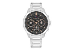 Tommy Hilfiger TH1710683 Horloge Heren Sceleton 43mm
Dit specifieke horloge van Tommy Hilfiger uit de Henry serie met artikelnr: TH1710683 is een stoer herenhorloge die niet in je collectie mag ontbreken. Het herenhorloge heeft een ronde stalen kast met een grijze opengewerkte wijzerplaat met bruine details en een dag, datum en 24-uursaanduiding. Aan de kast zit een stalen schakelband met een vouwsluiting. Het horloge heeft een mineraalglas, een afmeting van 43mm en is 5ATM.  

Het merk:
Sinds de lancering van het merk in 1985 is Tommy Hilfiger wereldwijd bekend geworden als pionier van de klassieke Amerikaanse coole stijl. Geïnspireerd door de iconische popcultuur en het Amerikaanse erfgoed. De dames en herencollectie van dit seizoen bestaan uit minimalistische silhouetten en rustieke lederen details. De herenhorlogecollectie biedt iconische uurwerken met roestvrijstalen, lederen en siliconen banden.

Specificaties:
- Mineraalglas
- Ronde kast 43mm
- Stalen horlogekast
- Grijze wijzerplaat
- Stalen schakelband 
- 5ATM