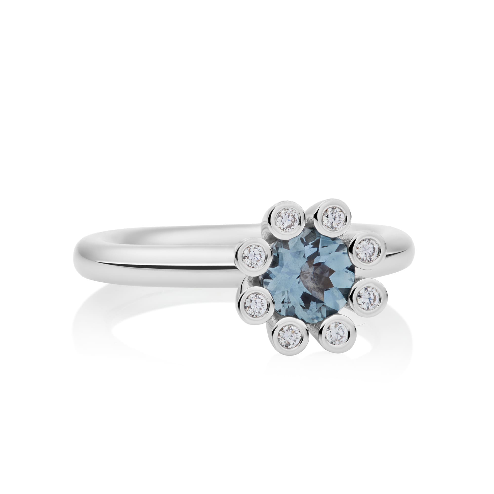 De Sprite ring (modelnummer 8RW4590SPBR) is een elegant sieraad, vervaardigd uit 18-karaats witgoud. Deze ring is versierd met een spinel en een diamant van 0,14 ct met VVS1-zuiverheid en G-kleur. Het verfijnde ontwerp maakt het een perfect statementstuk voor speciale gelegenheden of een dagelijkse dosis glamour. 