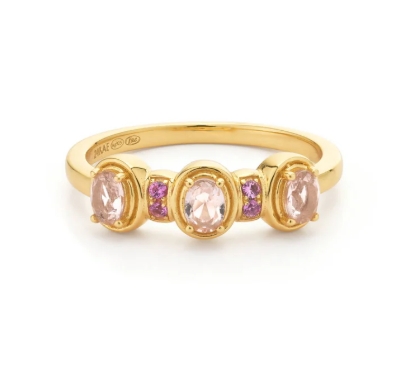 Details: - Size stone: 6 mm - Thickness band: 1,5 mm Materials: - 925 sterling silver, plated with 18K gold - Cubic zirconia stones