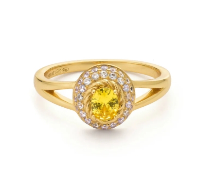 Details: - Size stone: 10,2 x 9,2 mm - Thickness band: 1,8 mm Materials: - 925 sterling silver, plated with 18K gold - Cubic zirconia