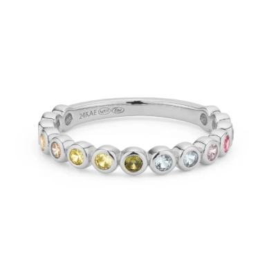  Details: - Size stones: 2 mm - Thickness band: 3 mm Materials: - 925 sterling silver - Cubic zirconia