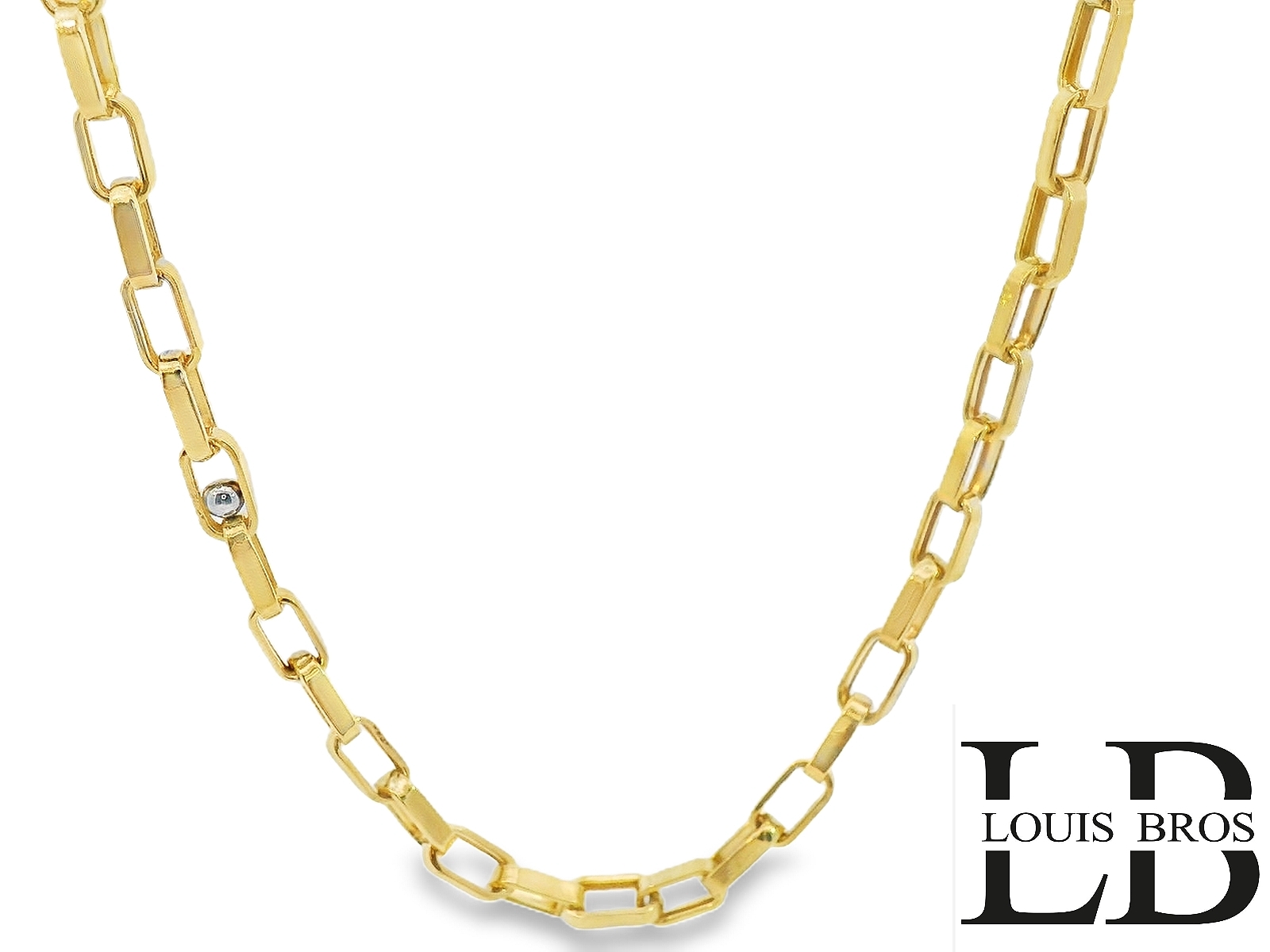 Dit 14 karaat geelgouden heren schakel collier (7.53 gr) is het toonbeeld van kracht en elegantie. Het collier is vervaardigd uit hoogwaardig geelgoud en straalt een tijdloze luxe uit die perfect past bij de moderne, zelfverzekerde man.
De stevige en stijlvolle schakels geven het collier een robuuste uitstraling, zonder in te leveren op verfijning. Door de klassieke schakelstructuur ligt het collier mooi en soepel om de hals, en is het zowel solo als in combinatie met andere sieraden te dragen.
Specificaties:
Materiaal: 14 karaat geelgoud
Breedte: 3.25 mm
Lengte: verkrijgbaar vanaf 40 cm.
Afwerking: Glanzend gepolijst voor een luxe uitstraling
Sluiting: Stevige karabijn
Bijzonderheden:
Tijdloos en stoer design, ideaal voor dagelijks gebruik
Makkelijk te combineren met andere sieraden zoals armbanden of ringen
Perfect cadeau voor een speciale gelegenheid, zoals een verjaardag, jubileum of succesmoment
Dit geelgouden schakel collier is een onmisbaar accessoire voor iedere man die waarde hecht aan kwaliteit, uitstraling en klasse. Een echte klassieker die nooit uit de mode raakt.