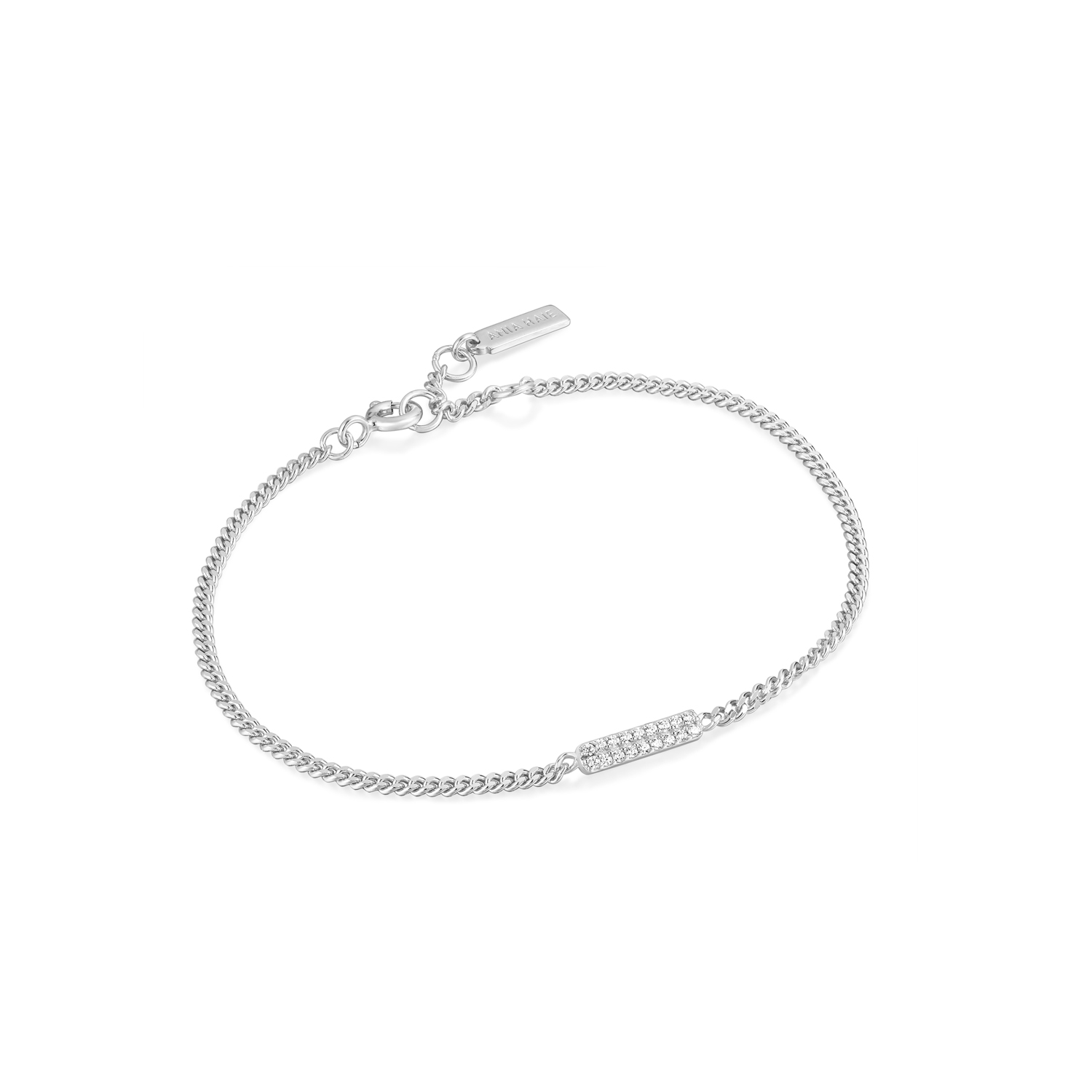 Het draait allemaal om versiering met deze armband van Ania Haie. De chique eigentijdse gourmet schakel wordt gecombineerd met een plaatje met hierin glinsterende zirkonia's. Helemaal volgens de sprankelende trend van dit seizoen! Style de jouwe met meerdere armbanden voor een prachtige avondlook.