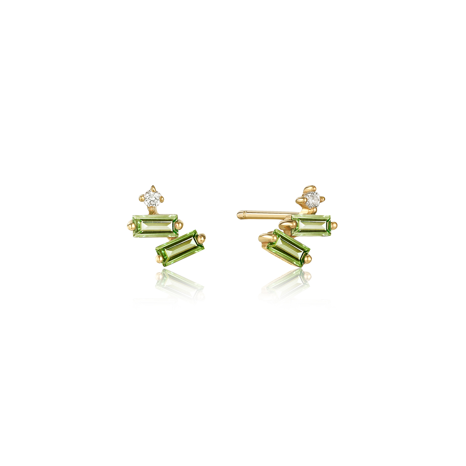 Een statement piece uit de Twilight Garden collectie! Ontdek deze prachtige oorstekers, geïnspireerd door de natuur en een knipoog naar de organische trend van dit seizoen. Prachtig groen wordt gecombineerd met witte saffier om de look compleet te maken. Gemaakt van gerecycled 14kt goud, zijn dit de perfecte statement studs om je look dit seizoen naar een hoger niveau te tillen.  

HET MERK
Ania Haie staat bekend als fashion-forward sieradenmerk en heeft een toonaangevende naam opgebouwd. Een uitstekend moment om het merk verder uit te bouwen met een 14kt massief gouden collectie: Ania Haie 14kt Gold! In lijn met Ania Haie’s streven om een duurzamer merk te worden, is de 14kt gouden collectie gemaakt van 100% gerecycled 14kt goud en bevat conflictvrije en volledig traceerbare natuurlijke diamanten en echte edelstenen, zoals witte saffieren, opalen en turquoise.

SPECIFICATIES
- 14kt Gold Tourmaline and White Sapphire Stud Earrings
- Oorstekers
- 14kt goud
- 4 x 6mm
- AH EAU005-02YG