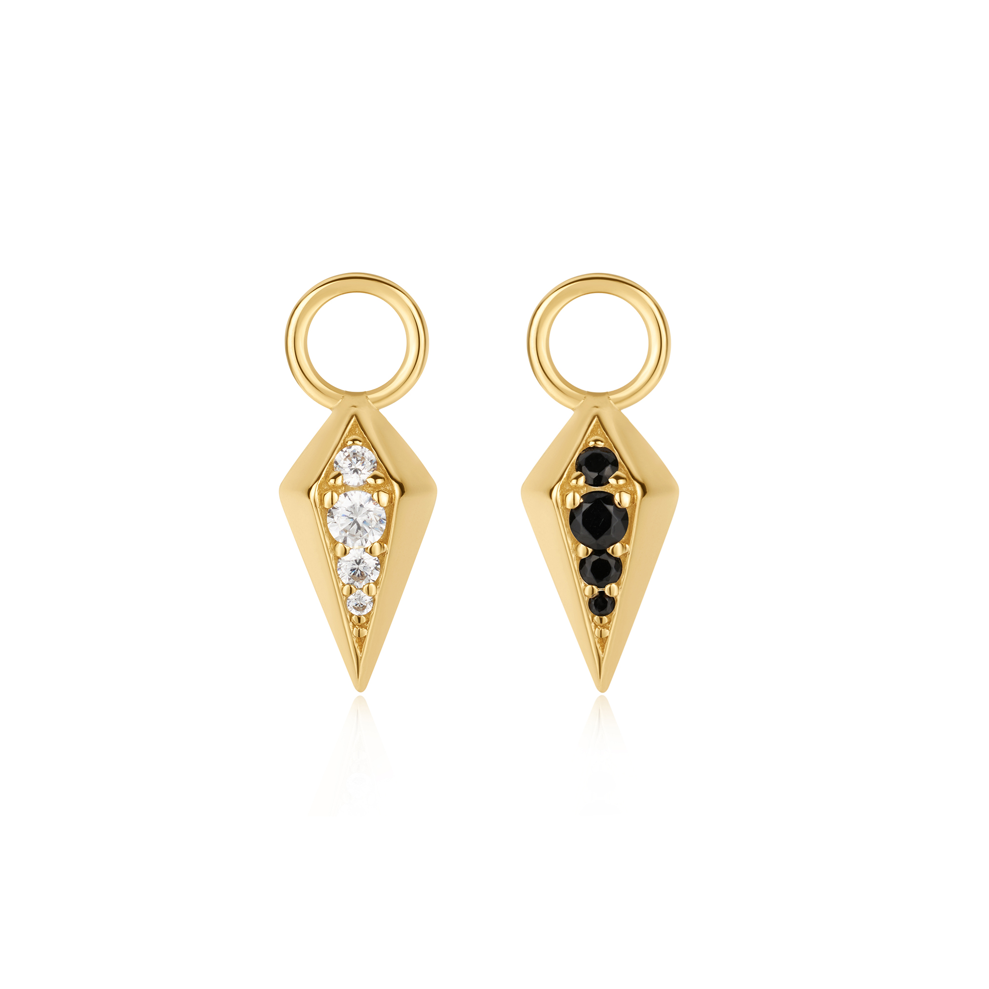 Je zult zeker verliefd worden op onze omkeerbare mini-rombus oorbel charm, waarvan de twee zijden respectievelijk zwart en wit zijn. Draai naar de andere kant en kies een andere stijl. Verhoog je oorbellen met dit schattige sieraad of geef het cadeau aan een geliefde.

HET MERK
Geïnspireerd door de laatste fashion trends is Ania Haie het toonaangevende sieradenmerk voor hoogkwalitatieve maar ook betaalbare zilveren sieraden, zonder op de kwaliteit in te leveren. Iedere collectie is gebaseerd op de laatste catwalktrends, waardoor Ania Haie snel tot hét sieradenmerk voor stijlbewuste consumenten is verkozen. Elk sieraad wordt ontworpen om te combineren met andere sieraden waardoor je je eigen look kunt creëren. Maar ook zijn Ania Haie sieraden opvallend genoeg om op zichzelf te dragen.

SPECIFICATIES
- Ania Haie
- Oorbedels
- 925 zilver met gold/ rhodium plating
- AH EC060-02G
