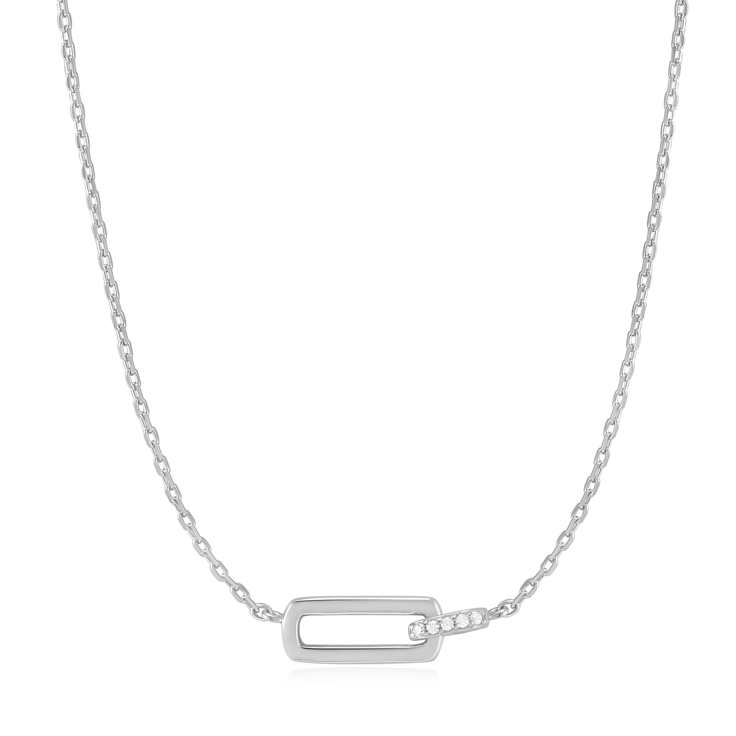 Deze collectie is geïnspireerd op de twee belangrijkste trends van het najaar: grote, vierkante vormen en véél shine. Deze schakelketting is de perfecte manier om op deze trend in te spelen, met het schakeldetail en de sprankelende rij zirkonia’s. Perfect voor chique overdag of in de avond.