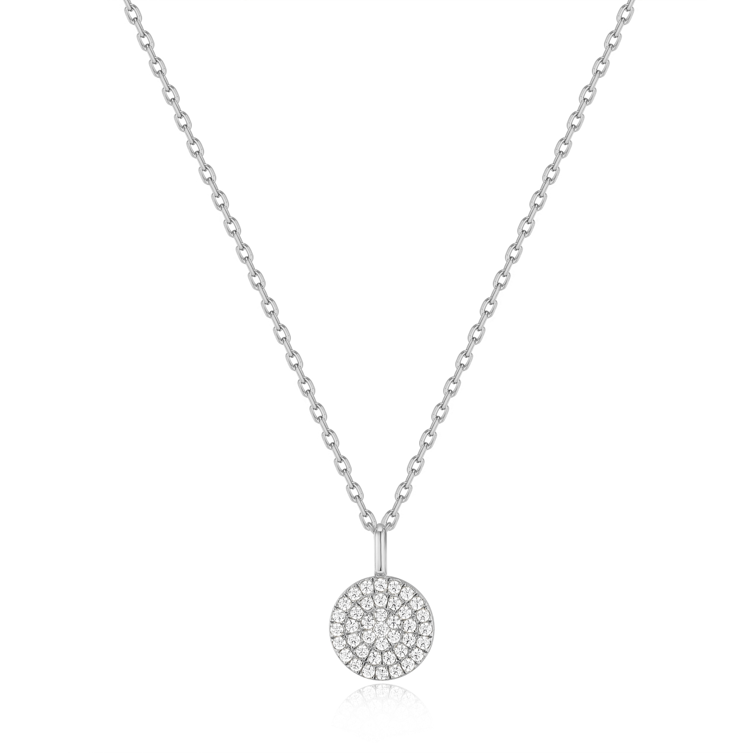 We hebben glamour naar een hoger niveau getild met deze ketting! De prachtige ronde hanger is omringd door glinsterende zirkonia’s. Een statement piece op zich, maar ook perfect te combineren met meerdere kettingen.
