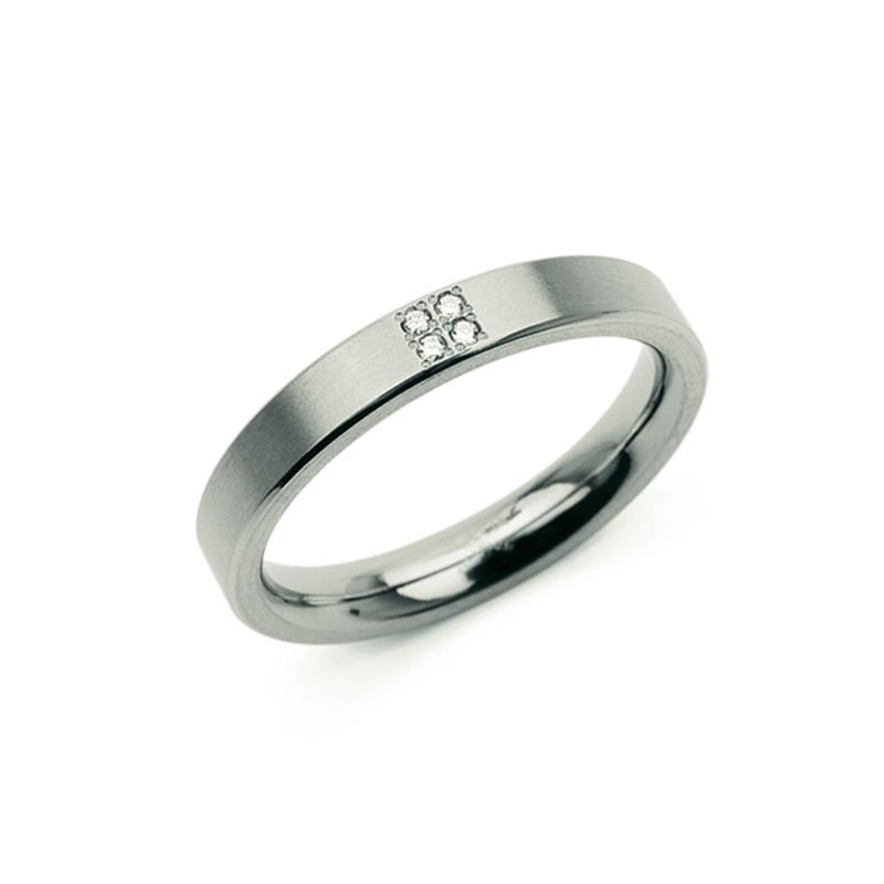 De 0120-01 is verkrijgbaar in meerdere maten, heeft een bolle binnenkant en is 3,2mm breed. Een uniek en stijlvol exemplaar dat ideaal te combineren is met andere sieraden.

