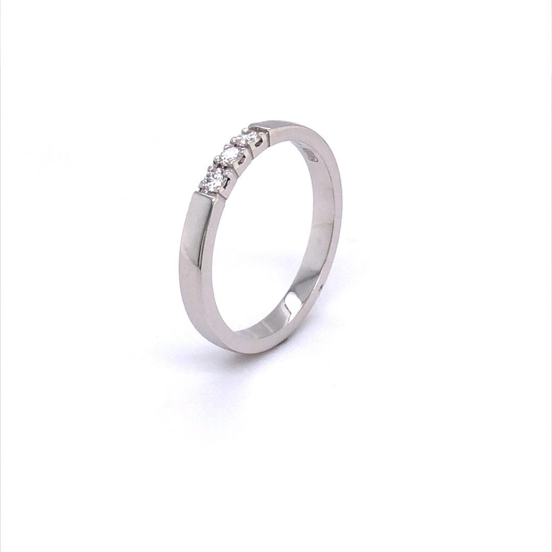Witgouden memoirering van Eclat met 3x0.03ct. diamant (VS/Si).