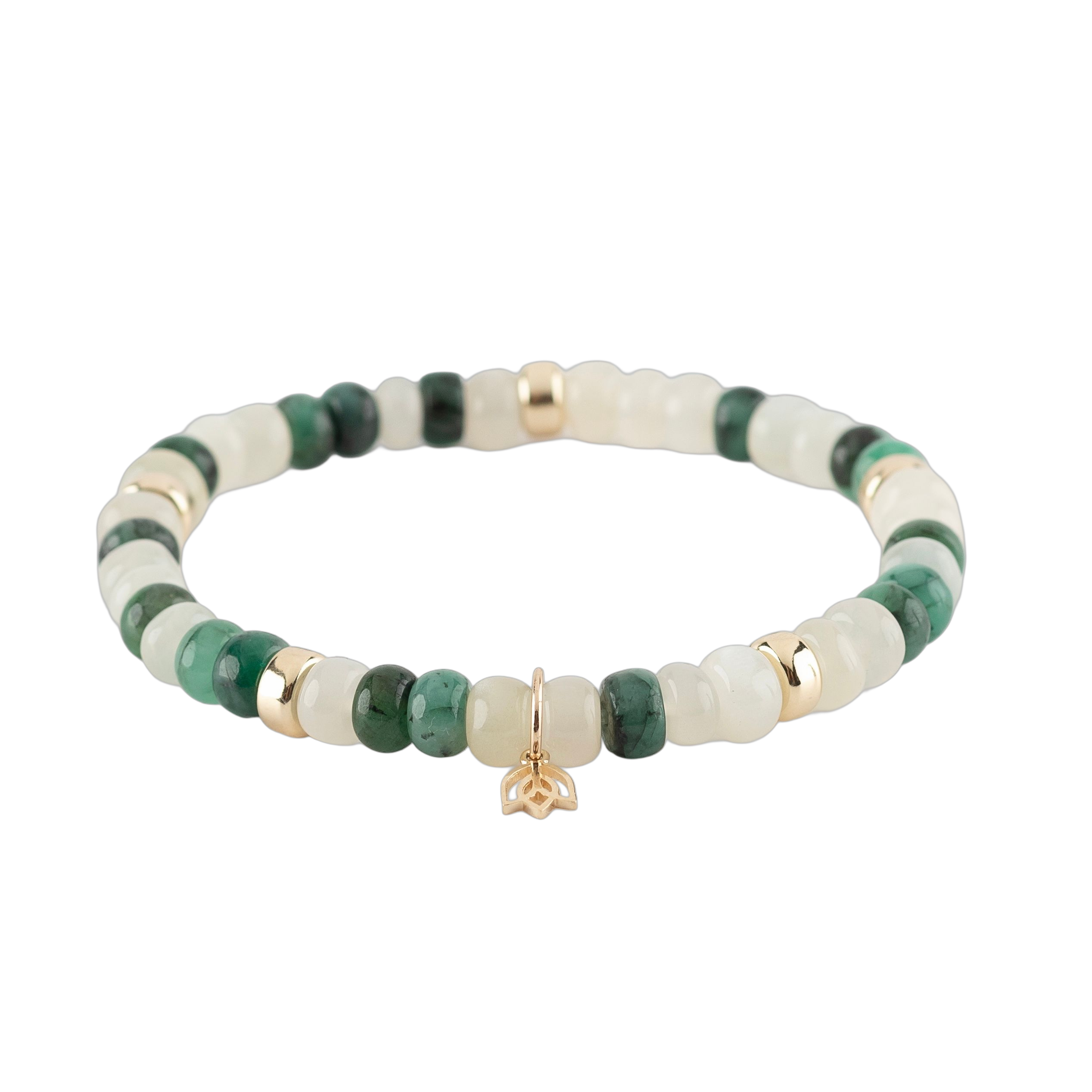 Y&G Edelsteen armband met emerald en witte maansteen edelstenen armband (6x4mm kralen) en Vijf 14 krt gouden beads & tulp logo.
Onze armbanden hebben een luxe uitstraling, zijn perfect om solo te dragen, maar je kunt ze uiteraard ook combineren.



