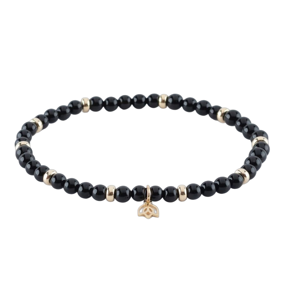 Y&G Edelsteen armband met onyx en vijf 14kt gouden beads & tulp logo
Onze armbanden hebben een luxe uitstraling, zijn perfect om solo te dragen, maar je kunt ze uiteraard ook combineren.



