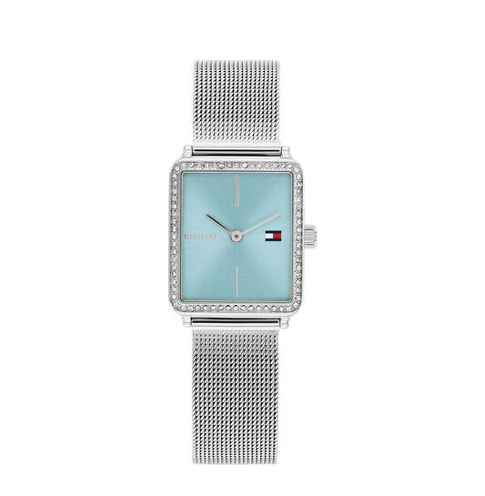 Tommy Hilfiger horloge, uit de Tea collectie, heeft een stalen band en een milanese band. De wijzerplaat is licht blauw met zilverkleurige indexen en wijzers