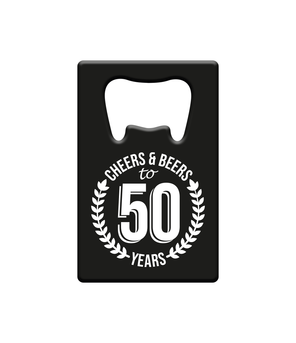 De metal beer openers van Paper Dreams zijn niet alleen praktisch, ze zullen ook regelmatig een glimlach veroorzaken vanwege de grappige tekst die erop staat. De bieropeners zijn gemaakt van zwart metaal, wat ze een stoere uitstraling geeft.