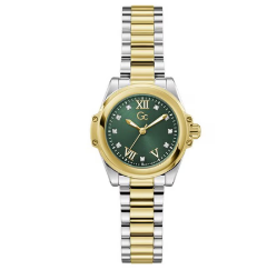 Goud- en zilverkleurig dameshorloge van Gc met donkergroene wijzerplaat. Het horloge combineert elegantie met functionaliteit en straalt verfijning uit. De bicolor afwerking zorgt voor een tijdloze uitstraling die bij elke gelegenheid past.  De kristallen op de wijzerplaat en de schroefdetails op de kast maken het horloge helemaal af. 