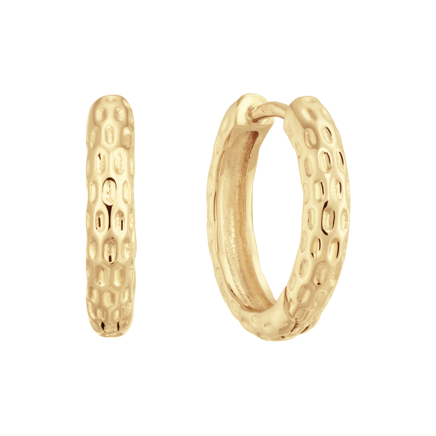 Deze oorringen met honingraat van Glow zijn super uniek! De oorringen zijn gemaakt van 14 karaat goud en hebben een diameter van 15mm. Combineer ze met andere sieraden van Glow voor een complete look.

GLOW
Benadruk jouw stijl met de verfijnde sieraden van GLOW en laat je inspireren door de uitgebreide collectie 14 karaats gouden sieraden van de hoogste Europese kwaliteit. Ontworpen om elke dag te dragen. Naast tijdloze ontwerpen bestaat de collectie ook uit hippe sieraden; zoals minimalistische gouden collieren en grafische oorknopjes. Wil je een beetje extra stralen? Kies dan voor flonkerende zirkonia of ga voor luxe met onze geraffineerde diamanten sieraden.
  
  Specificaties
  - 207.1220.00
  - Oorringen
  - 14 karaat geelgoud
  - Diameter: 15mm