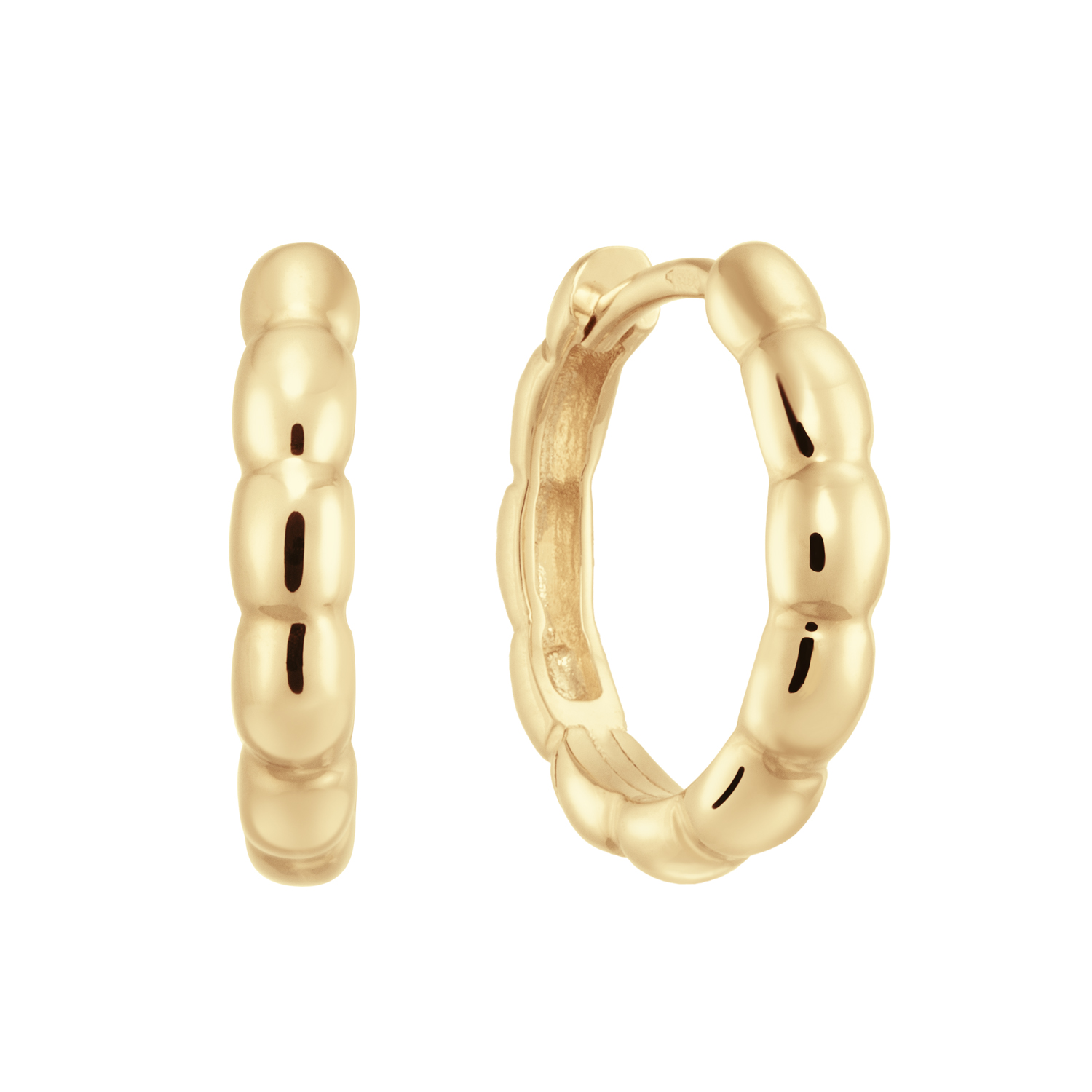 Deze prachtige oorringen van Glow maken je outfit helemaal af! De oorstekers zijn gemaakt van 14 karaat goud en hebben een diameter van 14,8mm. Mooi in combinatie met andere sieraden van Glow voor een complete look.


GLOW
Benadruk jouw stijl met de verfijnde sieraden van GLOW en laat je inspireren door de uitgebreide collectie 14 karaats gouden sieraden van de hoogste Europese kwaliteit. Ontworpen om elke dag te dragen. Naast tijdloze ontwerpen bestaat de collectie ook uit hippe sieraden; zoals minimalistische gouden collieren en grafische oorknopjes. Wil je een beetje extra stralen? Kies dan voor flonkerende zirkonia of ga voor luxe met onze geraffineerde diamanten sieraden.
  
  Specificaties
  - 207.1225.00
  - Oorringen
  - 14 karaat geelgoud
  - Diameter: 14,8mm