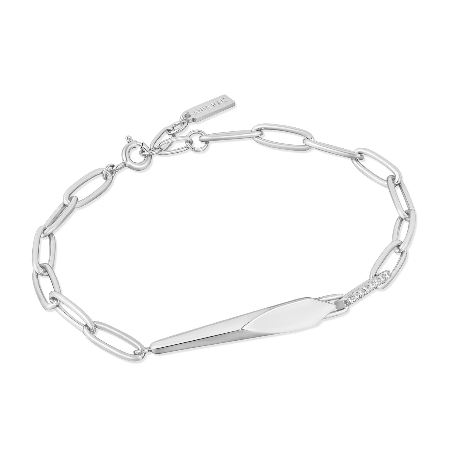 Grove kettingen gaan nergens heen, dus sla het perfecte grove stuk in om te combineren met je favoriete armbanden. Deze gerhodineerd sterling zilveren armband heeft een opvallend geometrisch staafdetail en is afgewerkt met een sprankelende schakel van kubieke zirkonia's. Hij maakt een eenvoudige look meteen een stuk mooier.

HET MERK
GeAÃ¯nspireerd door de laatste fashion trends is Ania Haie het toonaangevende sieradenmerk voor hoogkwalitatieve maar ook betaalbare zilveren sieraden, zonder op de kwaliteit in te leveren. Iedere collectie is gebaseerd op de laatste catwalktrends, waardoor Ania Haie snel tot hAÃ©t sieradenmerk voor stijlbewuste consumenten is verkozen. Elk sieraad wordt ontworpen om te combineren met andere sieraden waardoor je je eigen look kunt creëren. Maar ook zijn Ania Haie sieraden opvallend genoeg om op zichzelf te dragen.

SPECIFICATIES
- Ania Haie
- Armband
- 925 zilver 
- Lengte 18,5cm