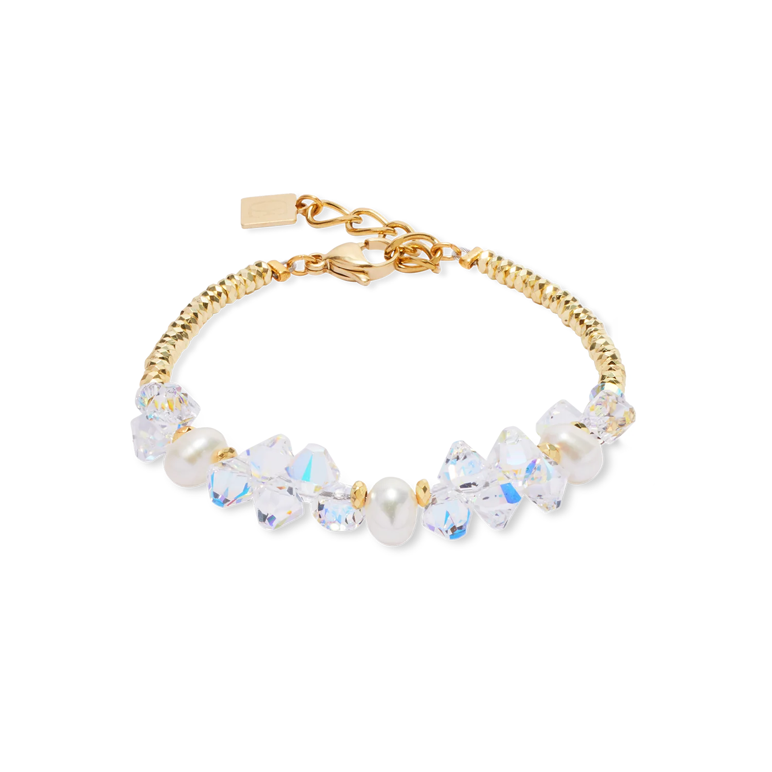 Luchtig, licht en vol charme - de gouden armband Dancing Crystals & Pearls combineert glanzende Swarovski kristallen met delicate zoetwater parels die de pols speels strelen. Een echt statement voor iedereen die graag straalt met zijn sieraden. Perfecte solo of als sprankelende upgrade voor elke outfit!