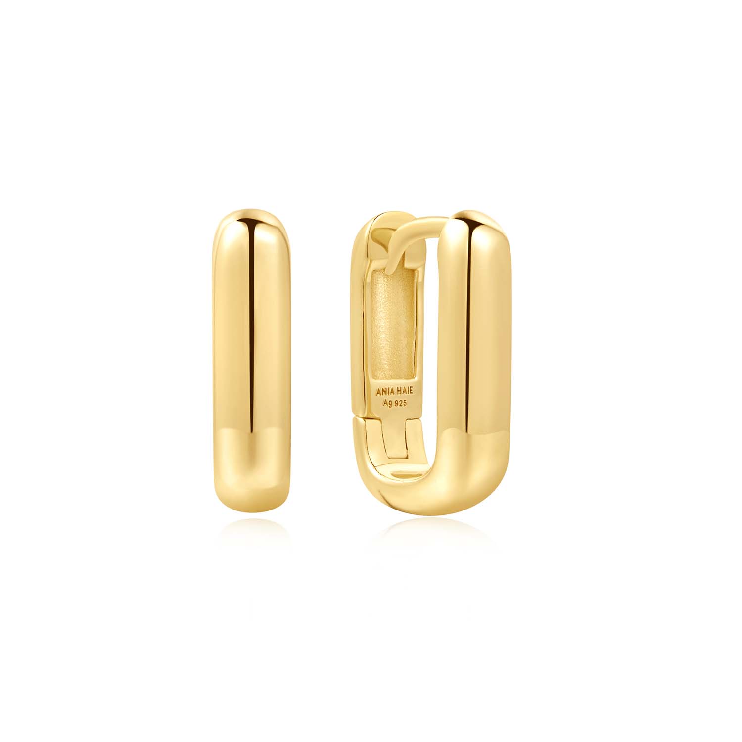 AH E061-11G
Omarm een langwerpige versie van een klassiek paar ovale oorringen, die perfect zijn voor elke dag. Dit eenvoudige maar opvallende paar is altijd de perfecte must-have toevoeging aan je ear party.

HET MERK
Geïnspireerd door de laatste fashion trends is Ania Haie het toonaangevende sieradenmerk voor hoogkwalitatieve maar ook betaalbare zilveren sieraden, zonder op de kwaliteit in te leveren. Iedere collectie is gebaseerd op de laatste catwalktrends, waardoor Ania Haie snel tot hét sieradenmerk voor stijlbewuste consumenten is verkozen. Elk sieraad wordt ontworpen om te combineren met andere sieraden waardoor je je eigen look kunt creëren. Maar ook zijn Ania Haie sieraden opvallend genoeg om op zichzelf te dragen.

SPECIFICATIES
- Ania Haie
- Oorring
- 925 zilver met gold/ rhodium plating
- Lengte 13,5mm
- AH E061-11G
