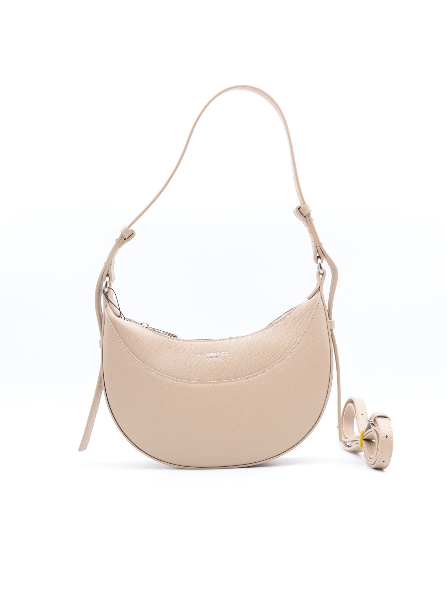 De Flora&Co crossbody tas model F8583-Beige is een stijlvolle schoudertas die veelzijdigheid en elegantie biedt. Deze tas, die valt binnen de categorie "BAGS" en specifiek onder "SHOULDER_BAGS", kan het beste diagonaal over het lichaam gedragen worden voor een moeiteloze, modieuze look. Perfect voor dagelijks gebruik of een avondje uit. Voeg stijl toe aan elke outfit!

Afmetingen:
Hoogte 15cm x breed 26cm x diep 7cm